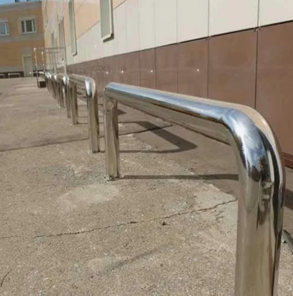 отбойник из нержавейки уличный